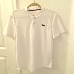 Men’s white Nike tennis dry fit shirt